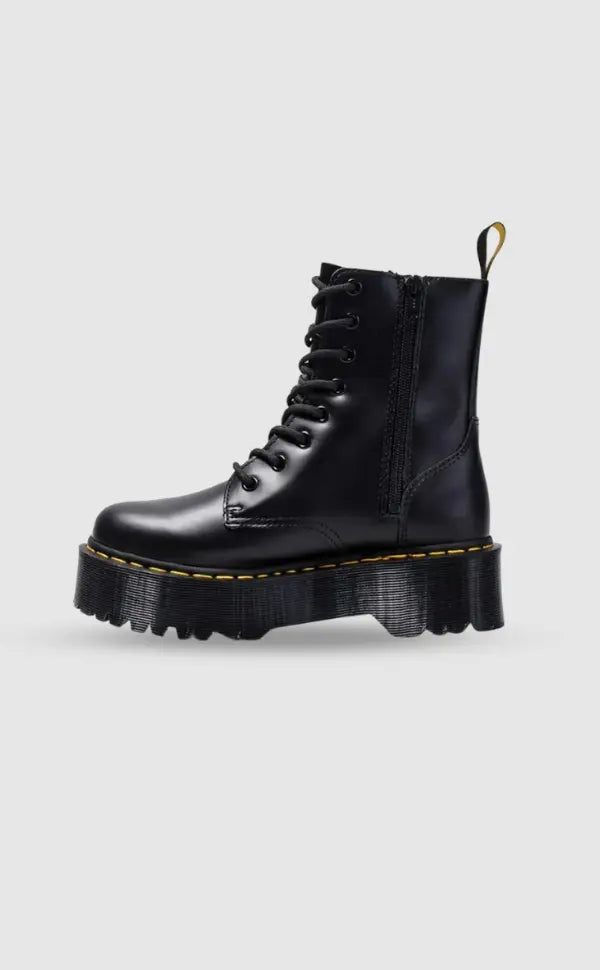 Stylish Platform Boots with Chunky Sole – Comfortable Urban Footwear for All-Day Wear